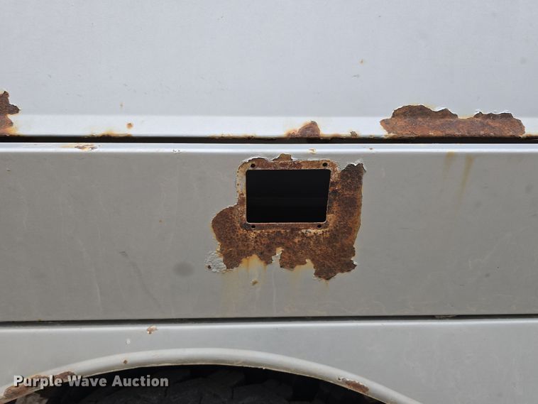 image for item DW3244 1985 Ford F800 fuel truck