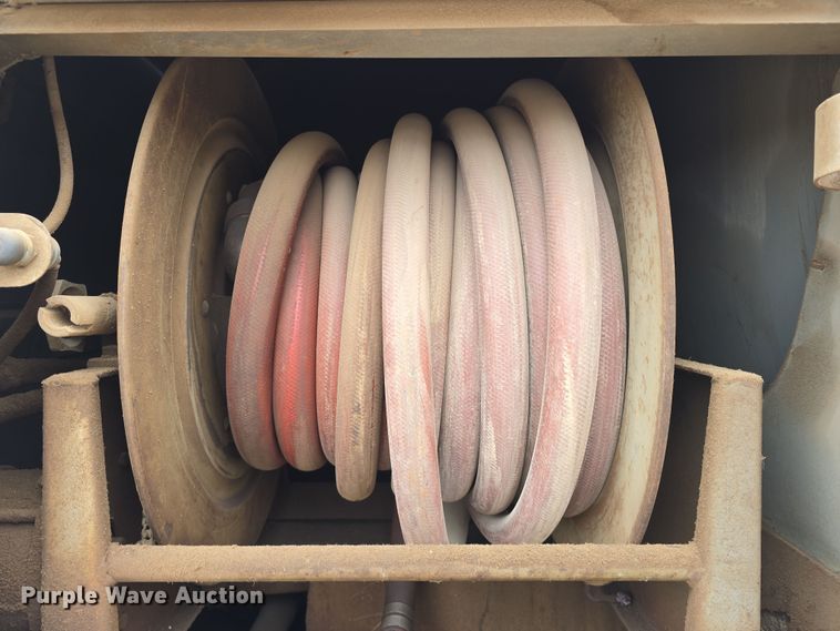 image for item DW3244 1985 Ford F800 fuel truck