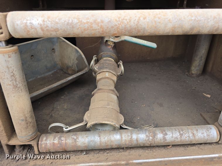 image for item DW3244 1985 Ford F800 fuel truck