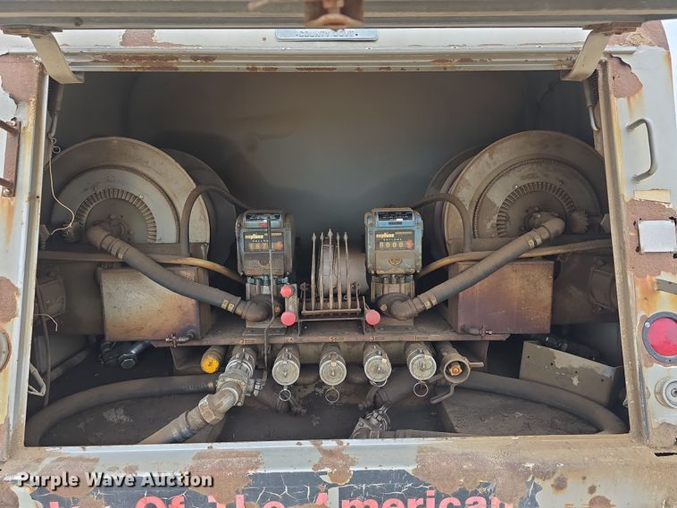 image for item DW3244 1985 Ford F800 fuel truck