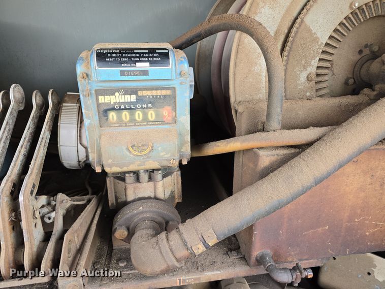 image for item DW3244 1985 Ford F800 fuel truck