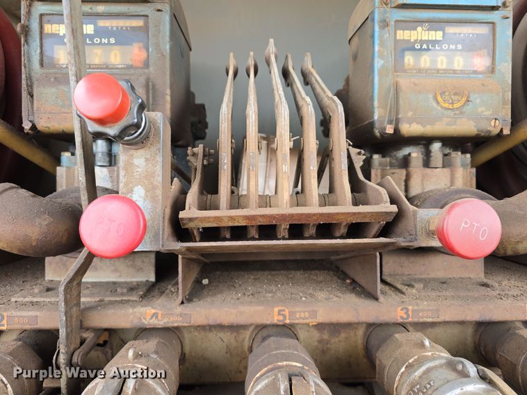 image for item DW3244 1985 Ford F800 fuel truck