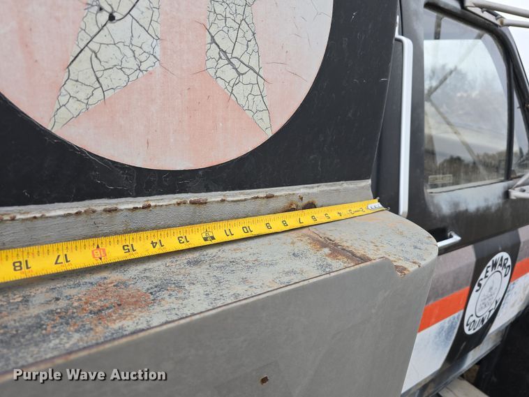 image for item DW3244 1985 Ford F800 fuel truck