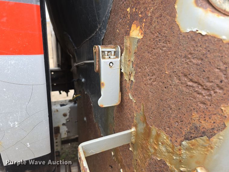 image for item DW3244 1985 Ford F800 fuel truck