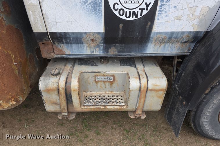 image for item DW3244 1985 Ford F800 fuel truck