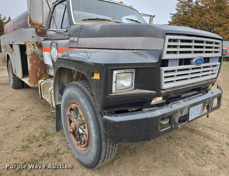 image for item DW3244 1985 Ford F800 fuel truck