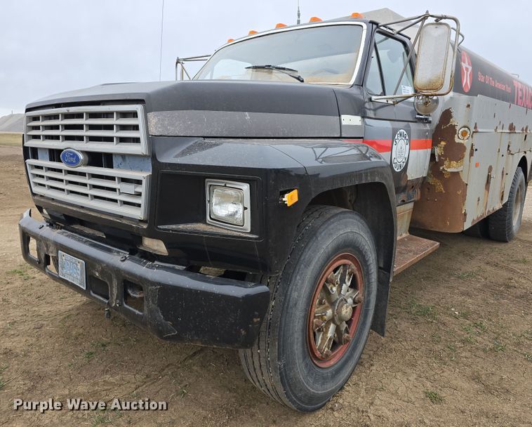 image for item DW3244 1985 Ford F800 fuel truck
