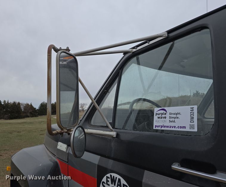 image for item DW3244 1985 Ford F800 fuel truck