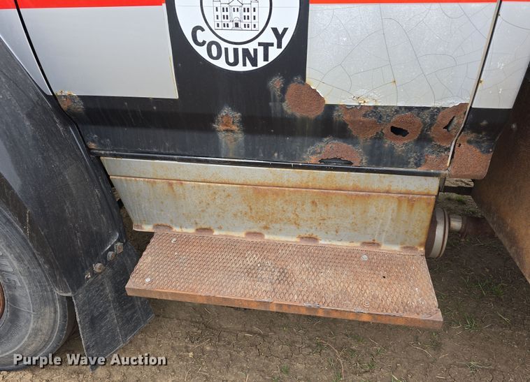 image for item DW3244 1985 Ford F800 fuel truck