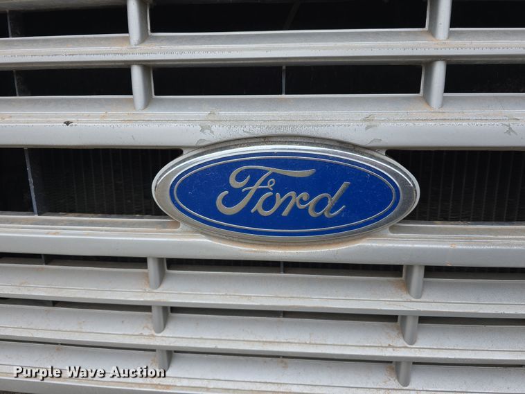 image for item DW3244 1985 Ford F800 fuel truck