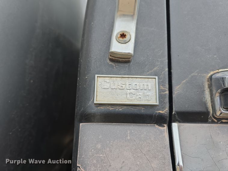 image for item DW3244 1985 Ford F800 fuel truck