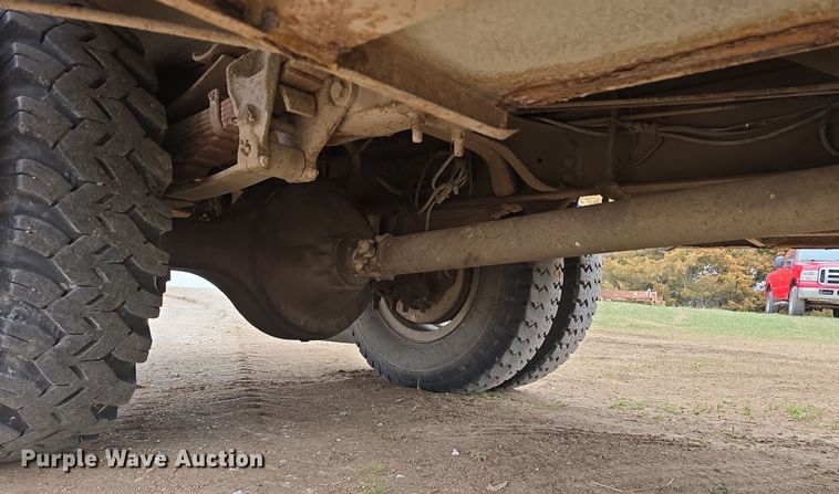 image for item DW3244 1985 Ford F800 fuel truck