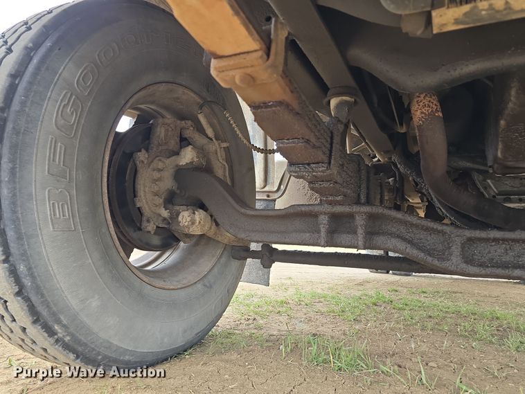 image for item DW3244 1985 Ford F800 fuel truck