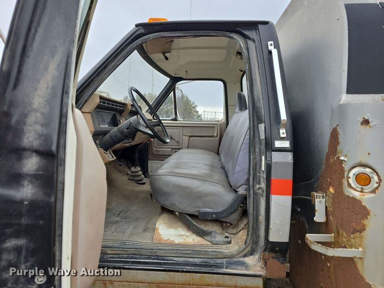 image for item DW3244 1985 Ford F800 fuel truck