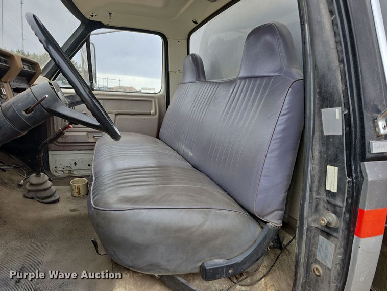 image for item DW3244 1985 Ford F800 fuel truck