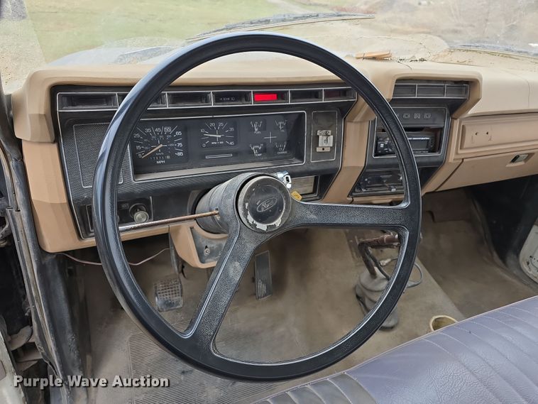 image for item DW3244 1985 Ford F800 fuel truck