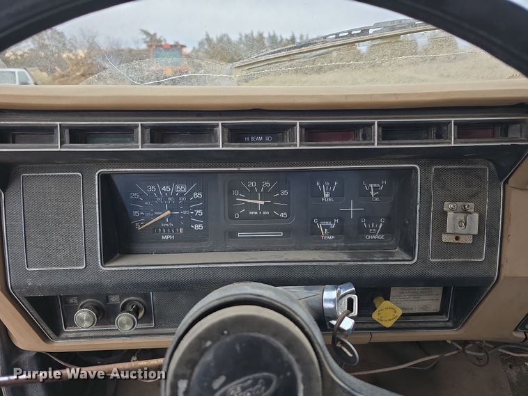image for item DW3244 1985 Ford F800 fuel truck