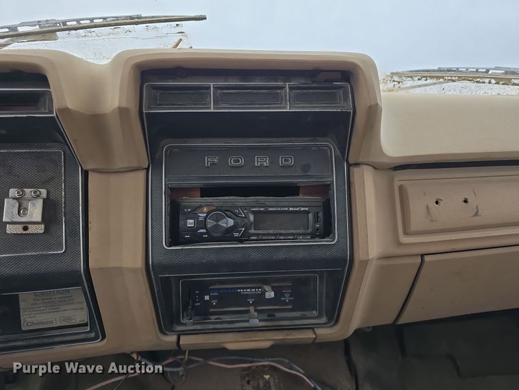 image for item DW3244 1985 Ford F800 fuel truck