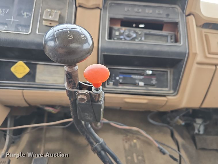 image for item DW3244 1985 Ford F800 fuel truck