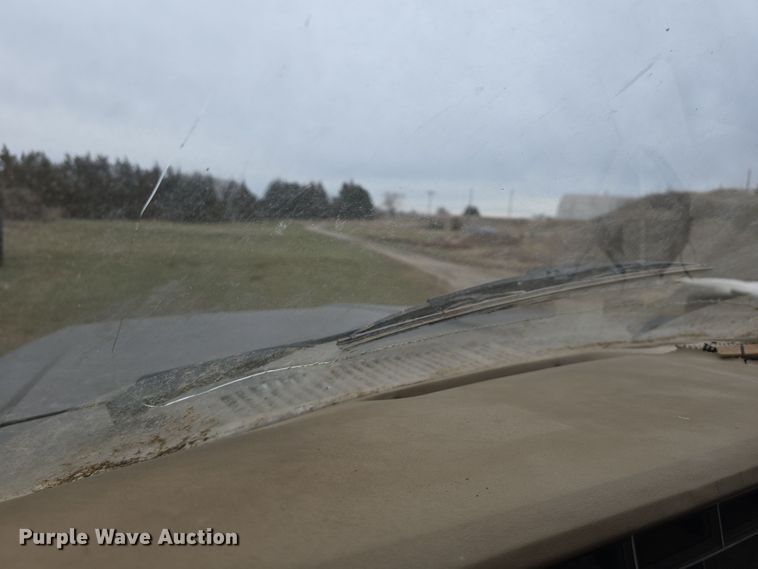 image for item DW3244 1985 Ford F800 fuel truck