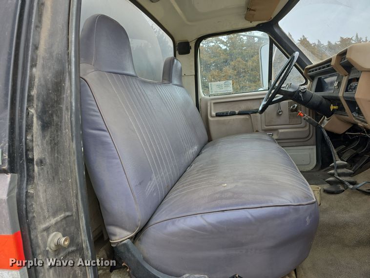 image for item DW3244 1985 Ford F800 fuel truck