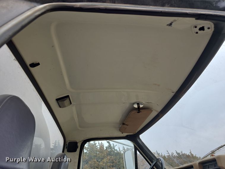 image for item DW3244 1985 Ford F800 fuel truck