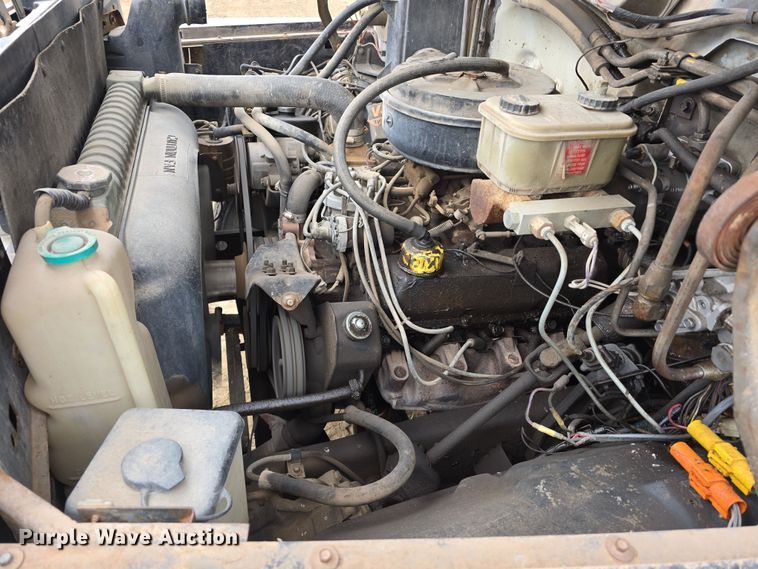 image for item DW3244 1985 Ford F800 fuel truck