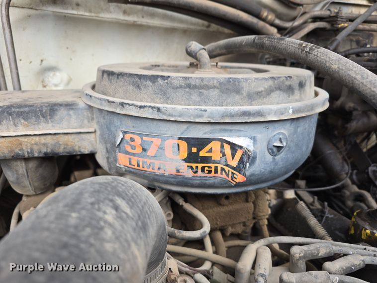 image for item DW3244 1985 Ford F800 fuel truck