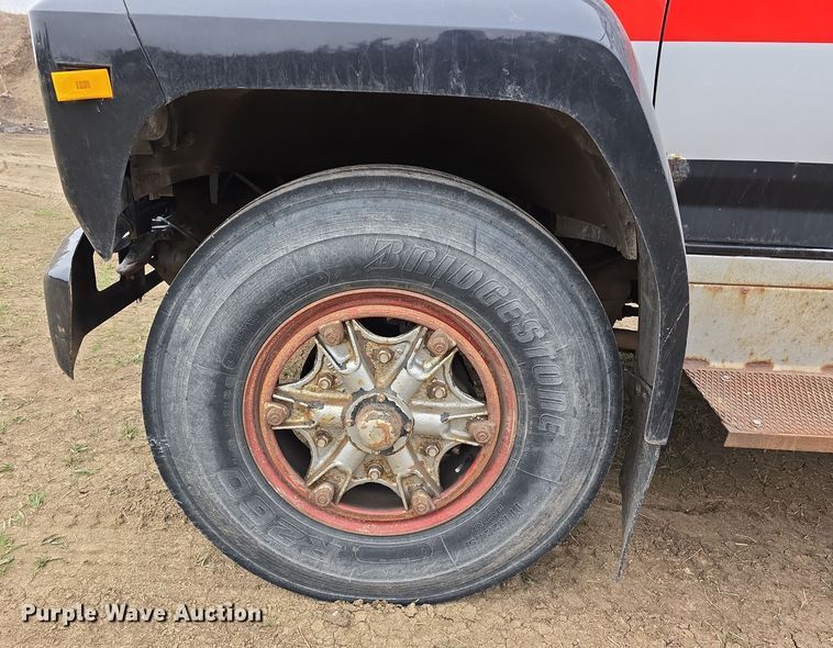 image for item DW3244 1985 Ford F800 fuel truck