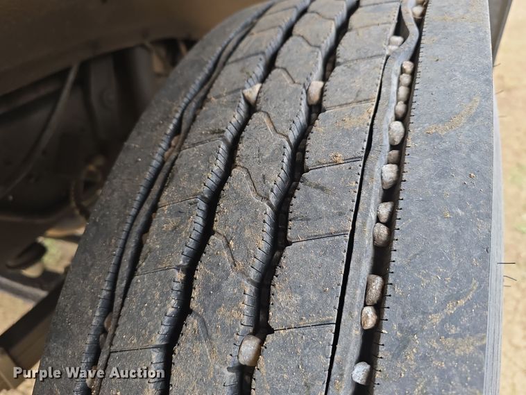 image for item DW3244 1985 Ford F800 fuel truck