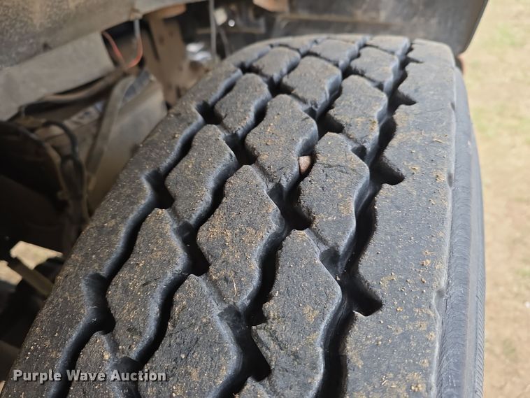 image for item DW3244 1985 Ford F800 fuel truck