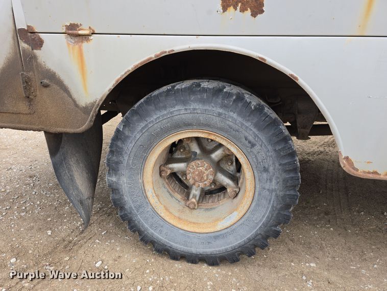 image for item DW3244 1985 Ford F800 fuel truck