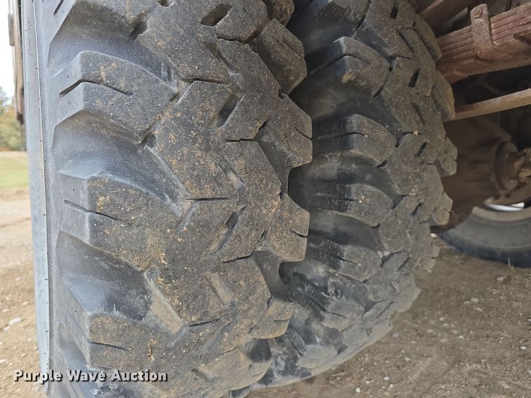 image for item DW3244 1985 Ford F800 fuel truck