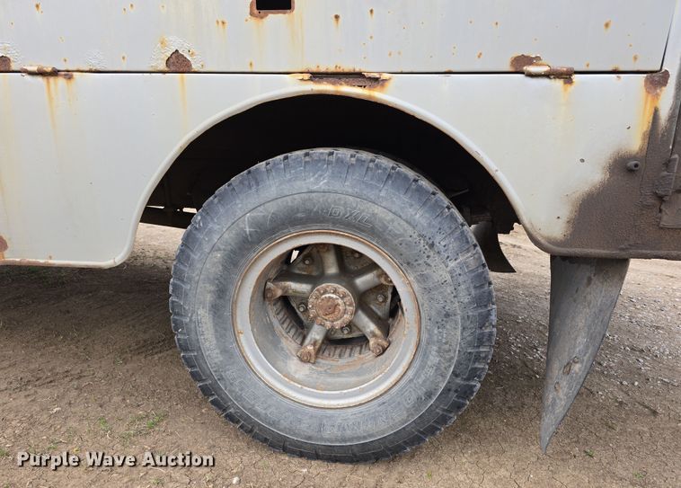 image for item DW3244 1985 Ford F800 fuel truck