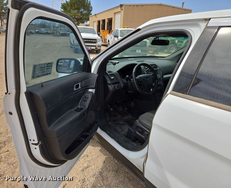 image for item DW8556 2016 Ford Explorer Police SUV