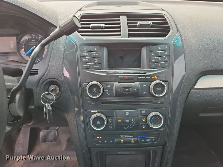 image for item DW8556 2016 Ford Explorer Police SUV