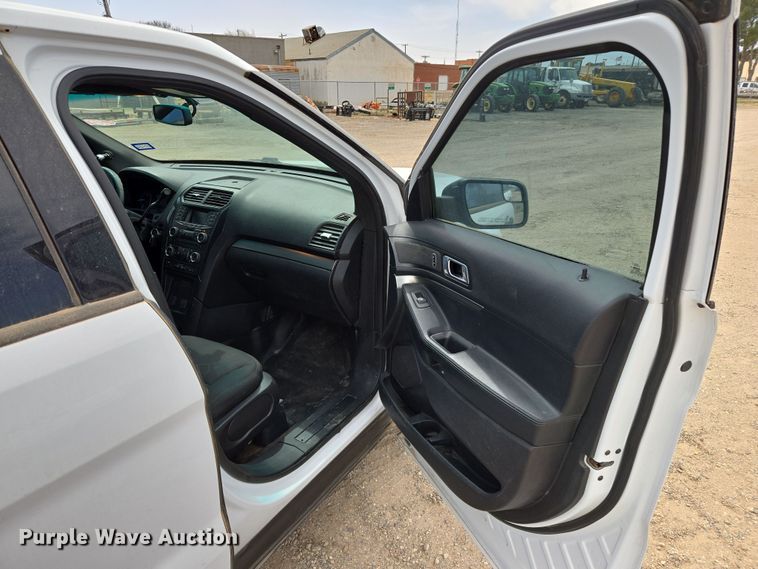 image for item DW8556 2016 Ford Explorer Police SUV