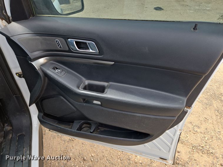 image for item DW8556 2016 Ford Explorer Police SUV