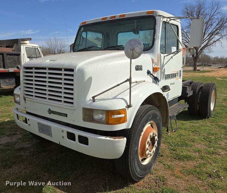 image for item DW8603 2001 International 4700 truck cab and chassis