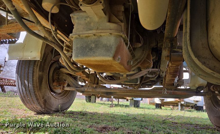 image for item DW8603 2001 International 4700 truck cab and chassis