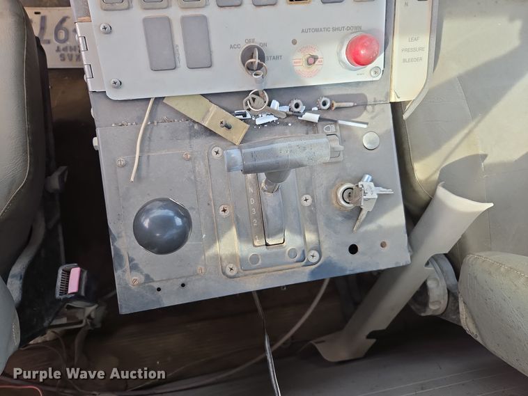 image for item DW8603 2001 International 4700 truck cab and chassis