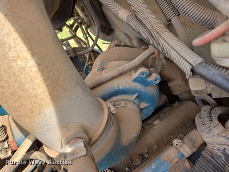 image for item DW8603 2001 International 4700 truck cab and chassis