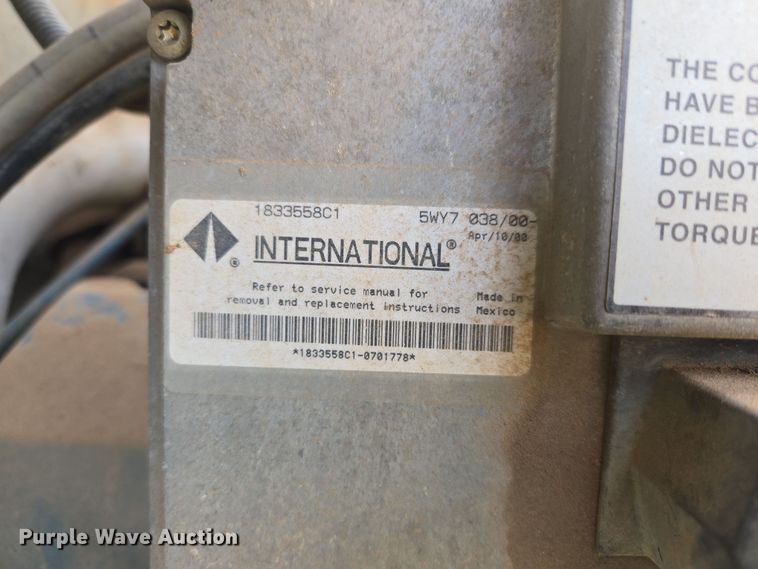 image for item DW8603 2001 International 4700 truck cab and chassis