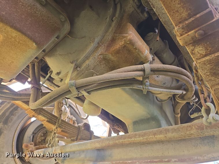 image for item DW8603 2001 International 4700 truck cab and chassis