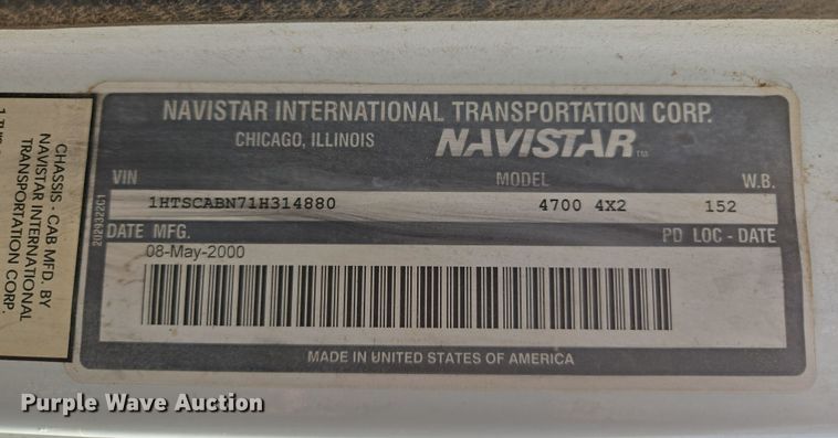 image for item DW8603 2001 International 4700 truck cab and chassis