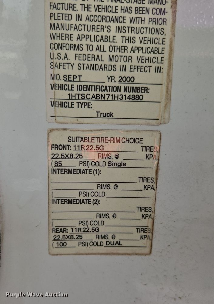 image for item DW8603 2001 International 4700 truck cab and chassis