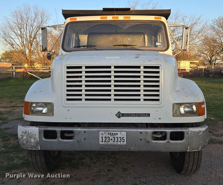 image for item DW8611 1996 International 4700 dump truck