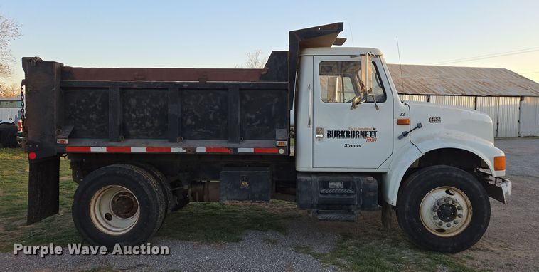 image for item DW8611 1996 International 4700 dump truck