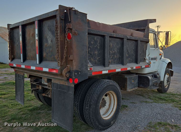 image for item DW8611 1996 International 4700 dump truck