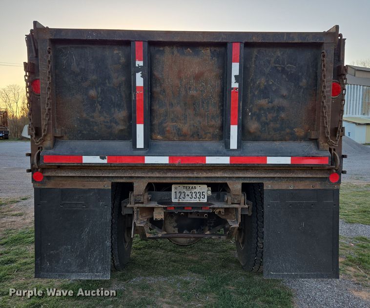 image for item DW8611 1996 International 4700 dump truck